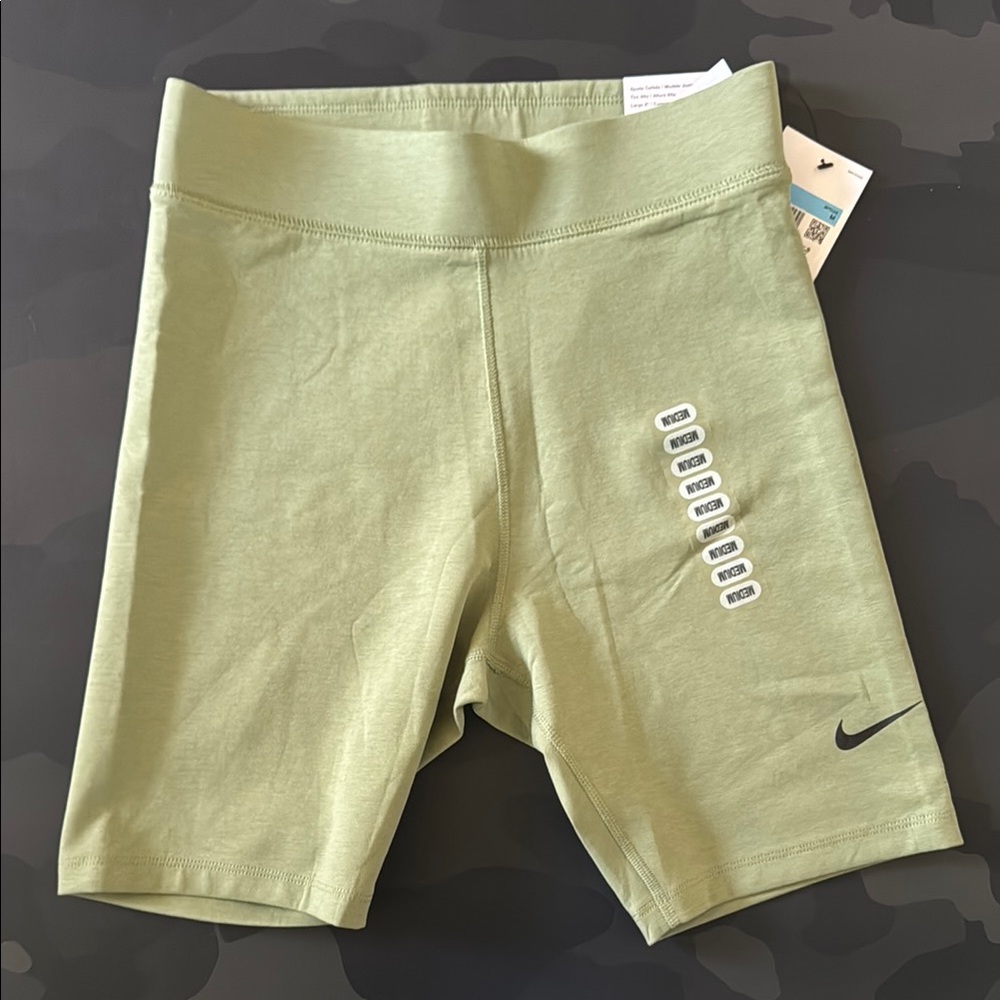 Nike- Women’s High-Waisted 8-in. Bike Shorts NWT***